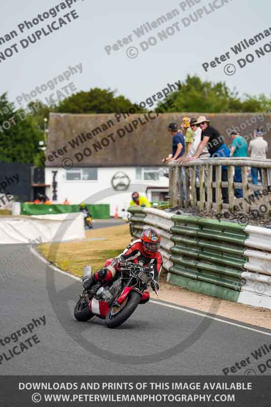 Vintage motorcycle club;eventdigitalimages;mallory park;mallory park trackday photographs;no limits trackdays;peter wileman photography;trackday digital images;trackday photos;vmcc festival 1000 bikes photographs